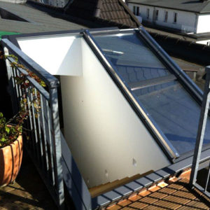 DayLight-Systems AC 100 - Öffnung nach rechts - im geöffneten Zustand.